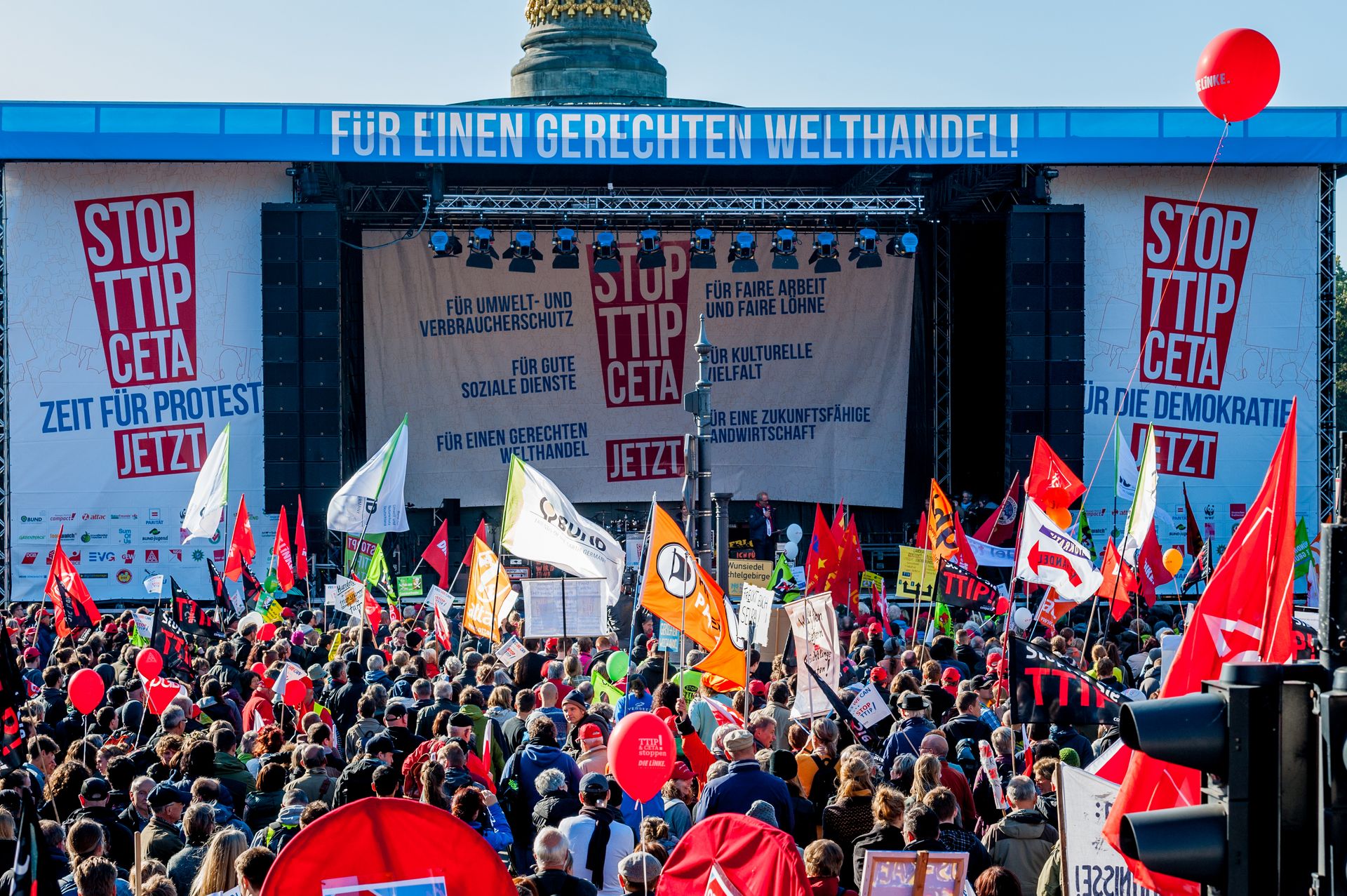 Bei Demos machten einige Interessensgruppen Stimmung gegen CETA.